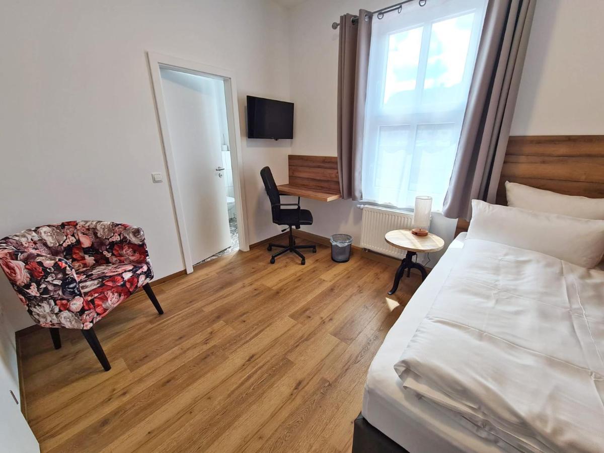 Hotel Gleis 3Viertel Jena Bagian luar foto